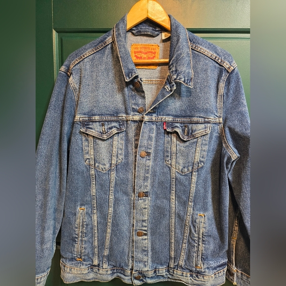 Levi's Other - Levi's Classic Trucker Jacket Men XL